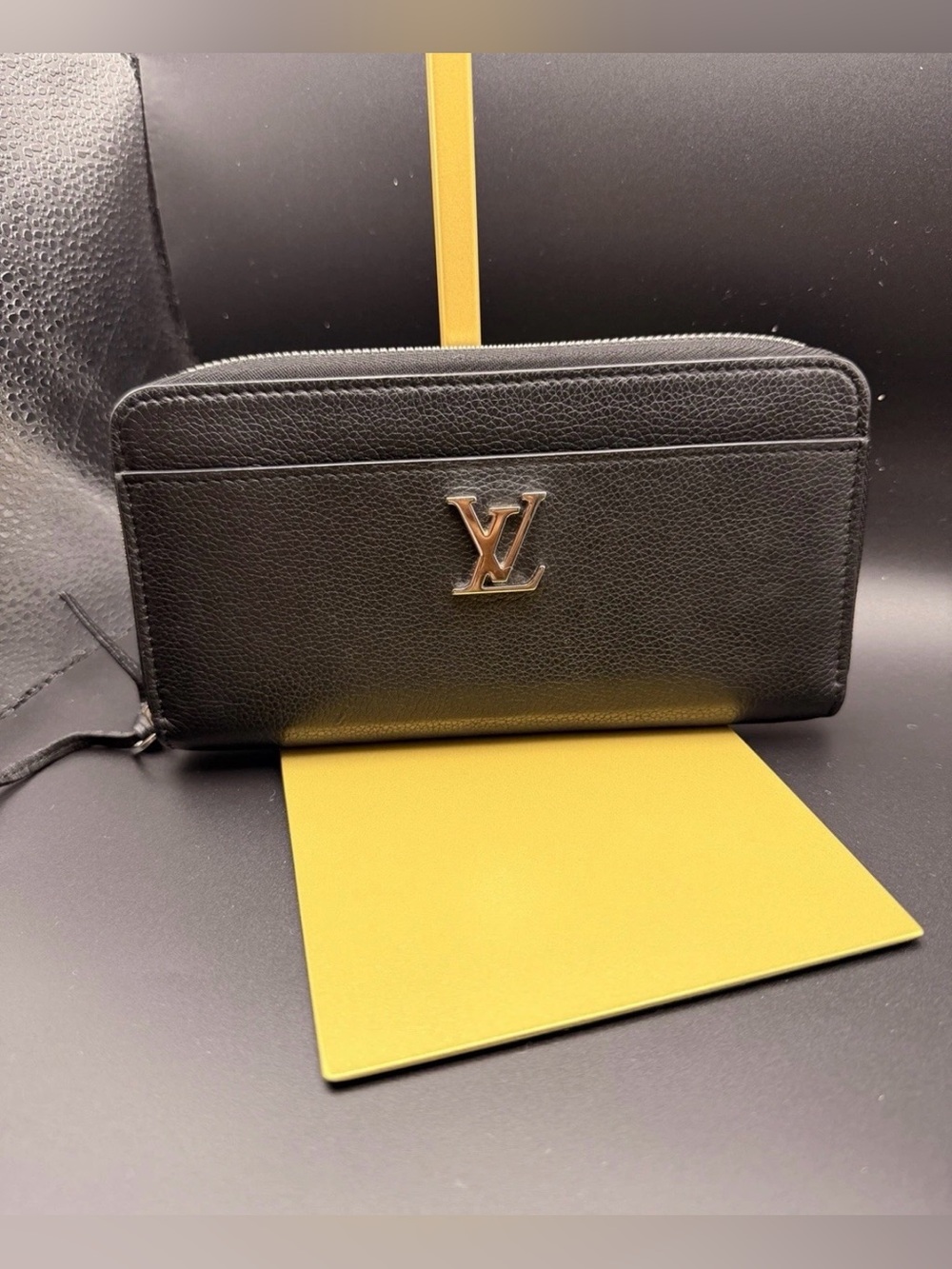 Louis Vuitton Capucines Zippy Wallet Black Taurillon Leather Silver Hardware COA